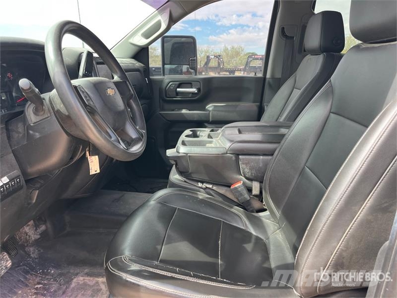 Chevrolet Silverado 3500HD 4x4 Extended Cab Service Truck مركبات الأغراض العامة