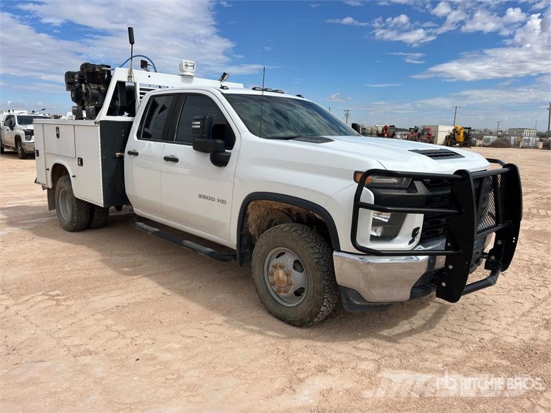 Chevrolet Silverado 3500HD 4x4 Extended Cab Service Truck مركبات الأغراض العامة