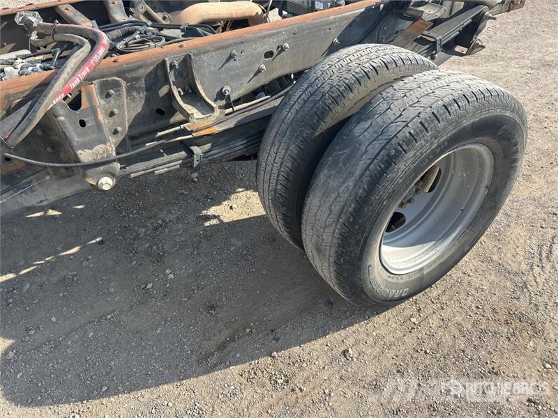 Chevrolet Silverado 3500HD 4x2 Crew Cab Cab and Chassis Cabine en interieur