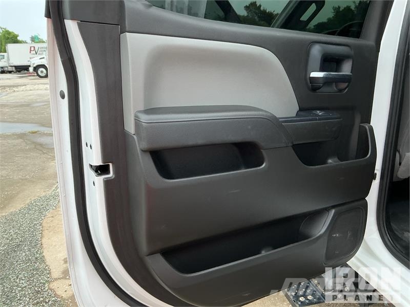 Chevrolet Silverado 5500HD 4x4 Crew Cab Service Truck Pilsētas atkritumvedēji