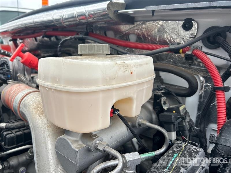 Chevrolet Silverado 5500HD 4x4 Cab and Chassis Kabine i unutrašnjost