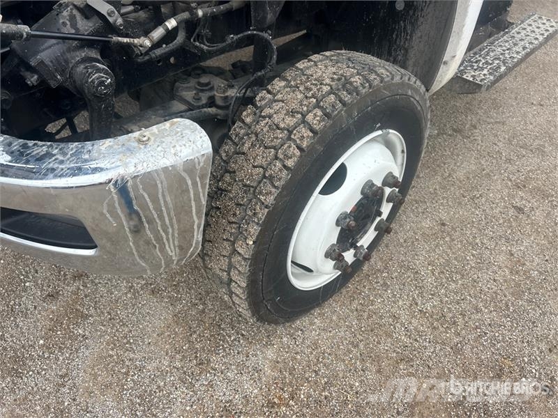 Chevrolet Silverado 5500HD 4x4 Cab and Chassis Cabins and interior