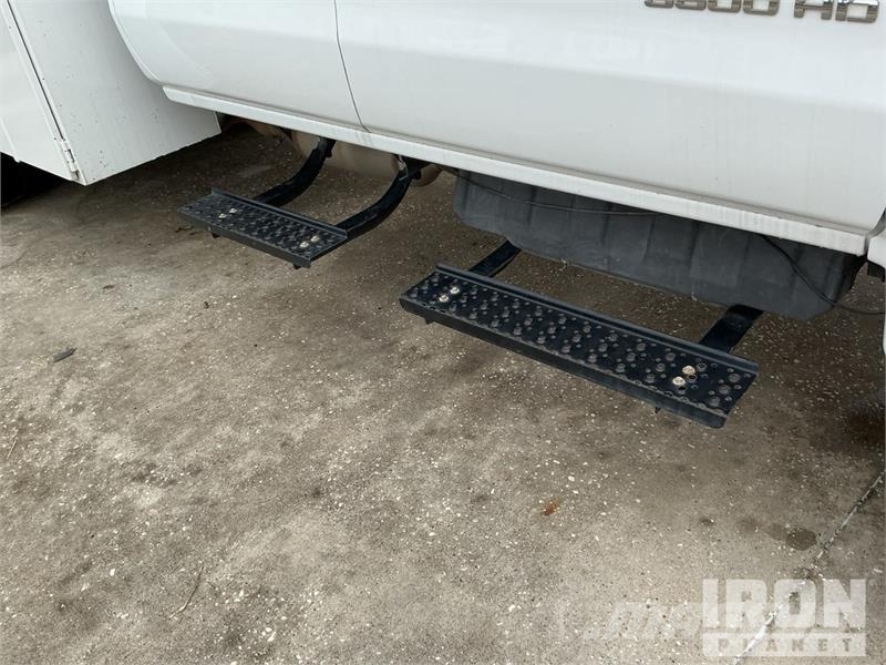 Chevrolet Silverado 5500HD 4x4 Crew Cab Service Truck Pilsētas atkritumvedēji