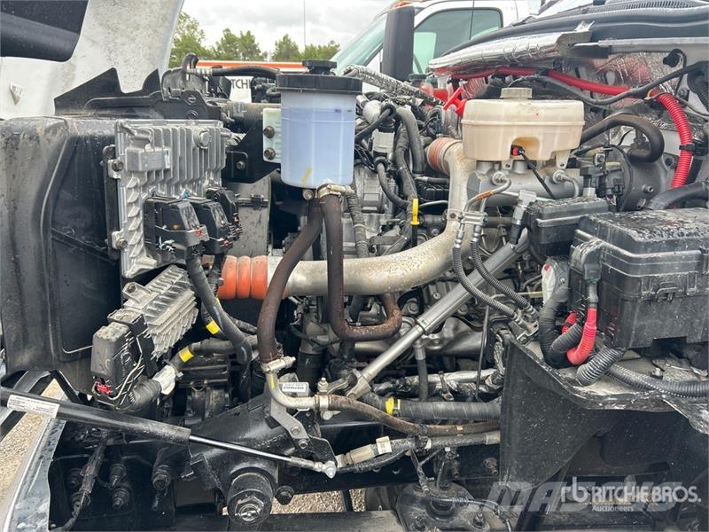 Chevrolet Silverado 5500HD 4x4 Cab and Chassis Kabine i unutrašnjost