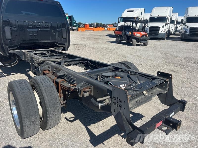 Chevrolet Silverado 5500HD 4x4 Cab and Chassis キャビン及び内装