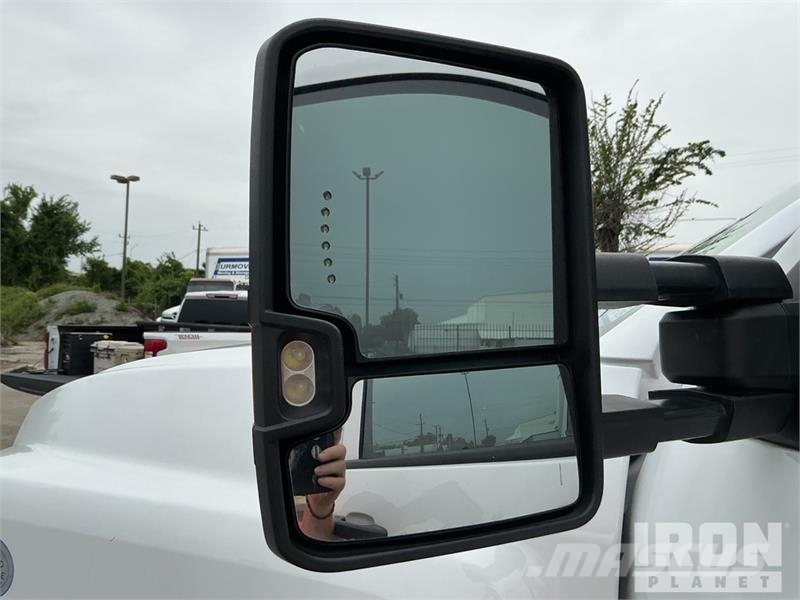Chevrolet Silverado 5500HD 4x4 Crew Cab Service Truck Pilsētas atkritumvedēji