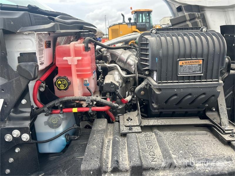 Chevrolet Silverado 5500HD 4x4 Cab and Chassis 駕駛室與內部