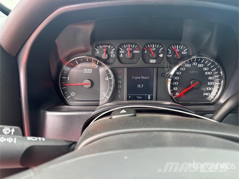 Chevrolet Silverado 5500HD 4x4 Cab and Chassis Kabiny i wnętrze