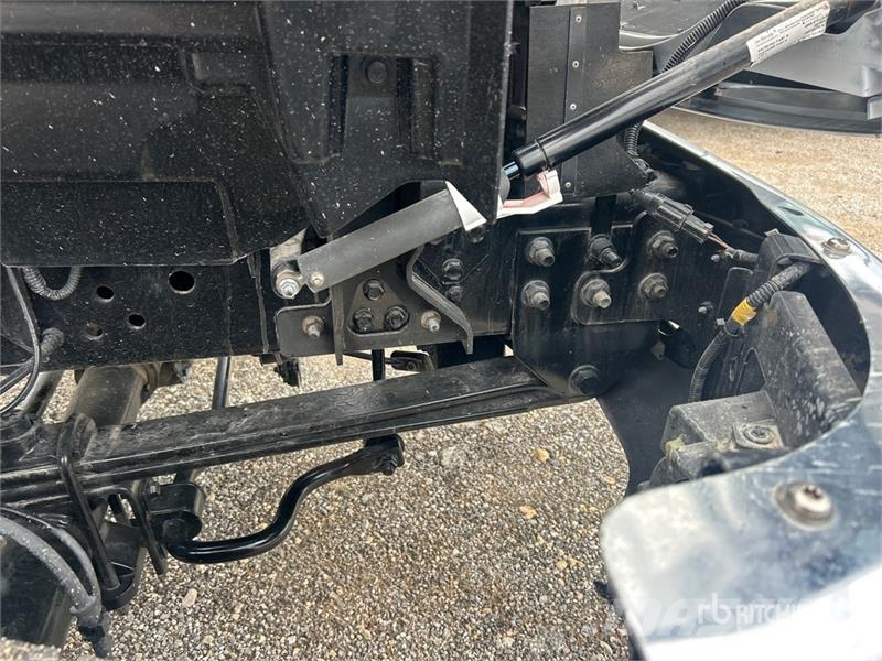 Chevrolet Silverado 5500HD 4x4 Cab and Chassis 駕駛室與內部