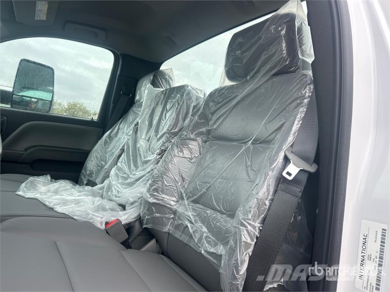 Chevrolet Silverado 5500HD 4x4 Cab and Chassis Cabins and interior