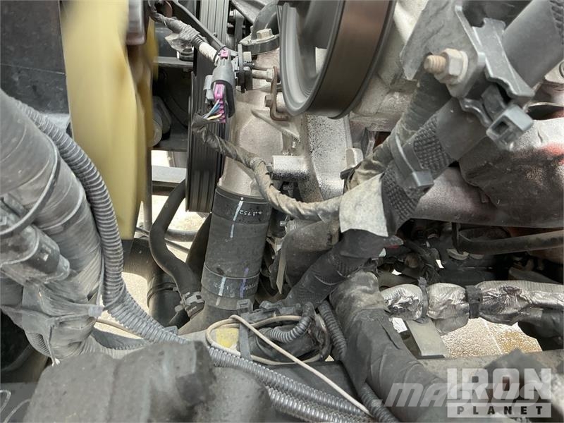 Chevrolet Silverado 5500HD 4x4 Crew Cab Service Truck Pilsētas atkritumvedēji