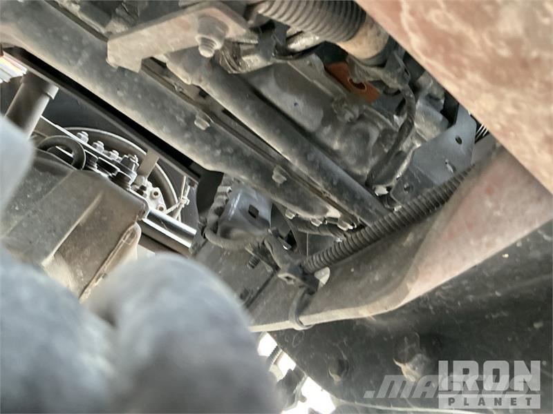 Chevrolet Silverado 5500HD 4x4 Crew Cab Service Truck Pilsētas atkritumvedēji