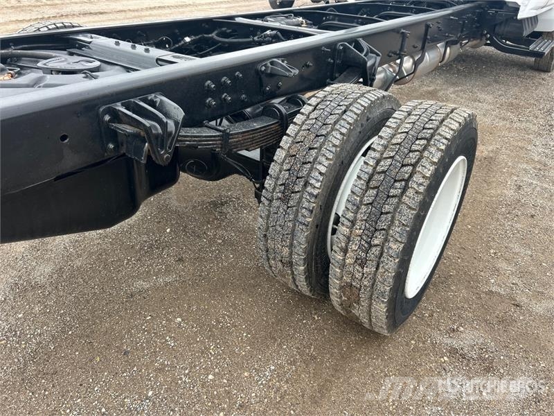 Chevrolet Silverado 5500HD 4x4 Cab and Chassis 駕駛室與內部