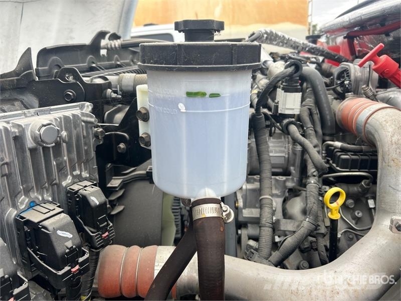 Chevrolet Silverado 5500HD 4x4 Cab and Chassis 駕駛室與內部