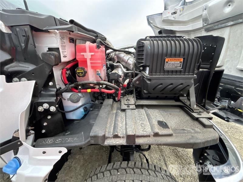 Chevrolet Silverado 5500HD 4x4 Cab and Chassis キャビン及び内装