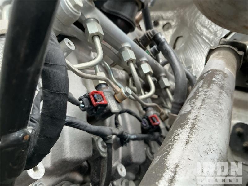Chevrolet Silverado 5500HD 4x4 Crew Cab Service Truck Pilsētas atkritumvedēji
