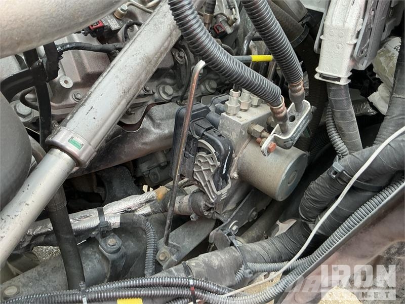 Chevrolet Silverado 5500HD 4x4 Crew Cab Service Truck Pilsētas atkritumvedēji