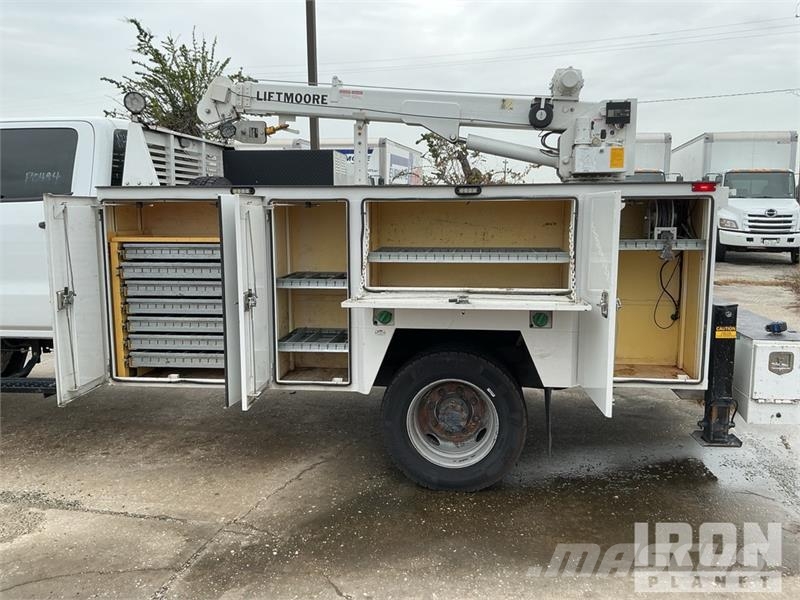 Chevrolet Silverado 5500HD 4x4 Crew Cab Service Truck Pilsētas atkritumvedēji