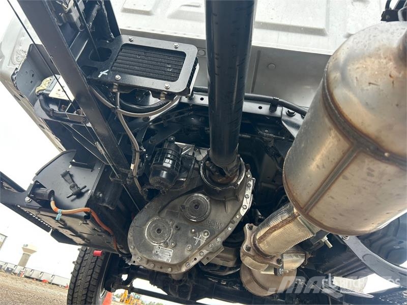 Chevrolet Silverado 5500HD 4x4 Cab and Chassis Kabine i unutrašnjost
