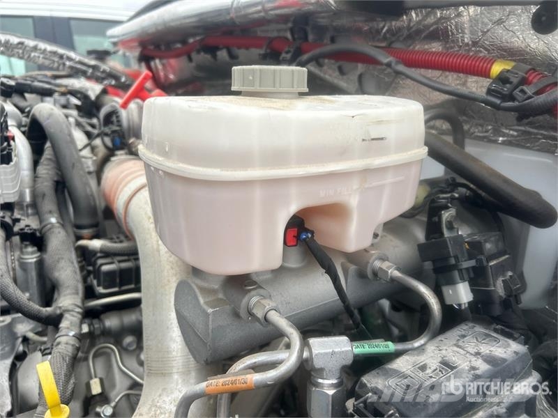 Chevrolet Silverado 5500HD 4x4 Cab and Chassis Cabins and interior