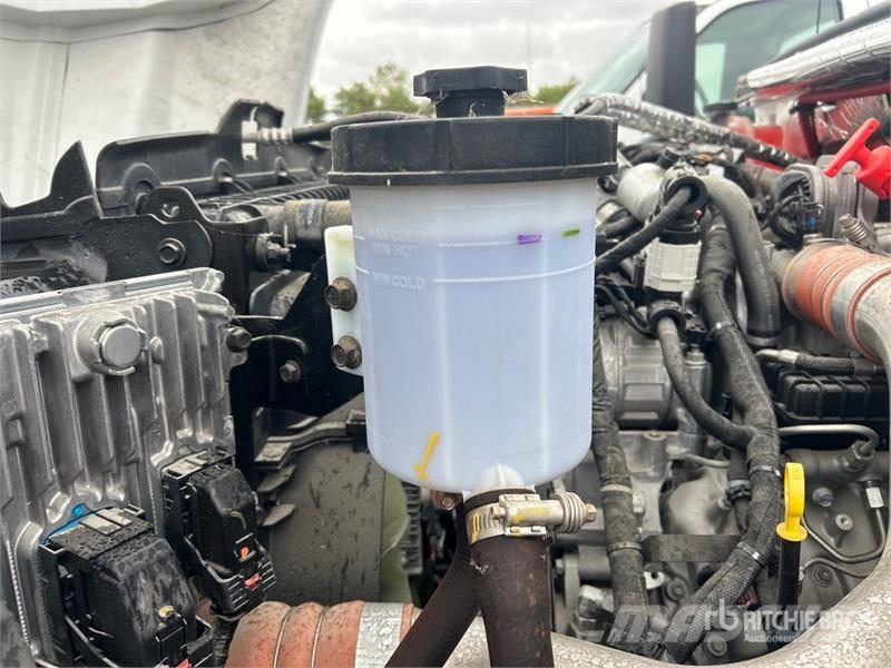 Chevrolet Silverado 5500HD 4x4 Cab and Chassis Kabine i unutrašnjost