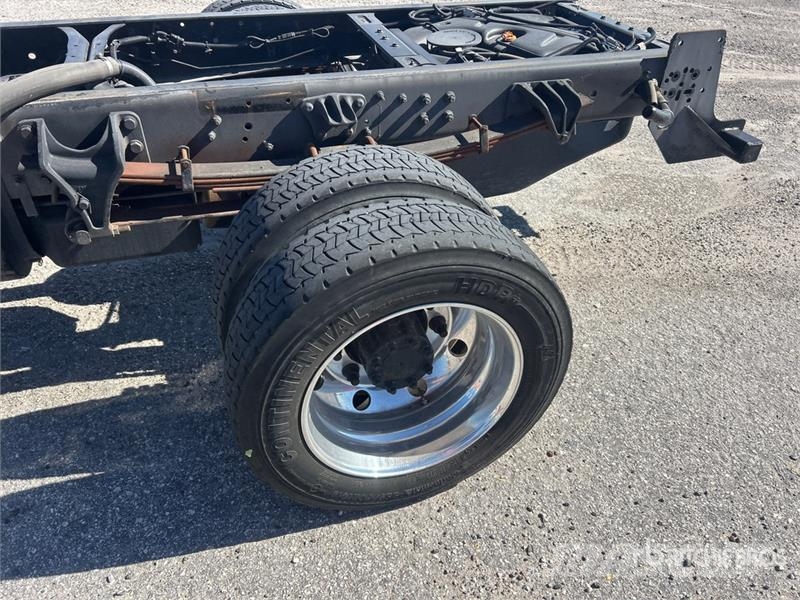 Chevrolet Silverado 5500HD 4x4 Cab and Chassis キャビン及び内装