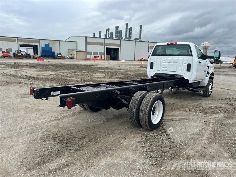 Chevrolet Silverado 5500HD 4x4 Cab and Chassis 駕駛室與內部