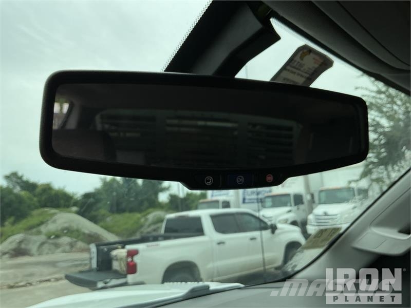 Chevrolet Silverado 5500HD 4x4 Crew Cab Service Truck Pilsētas atkritumvedēji