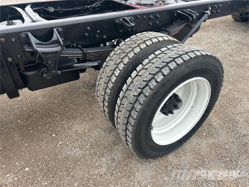 Chevrolet Silverado 5500HD 4x4 Cab and Chassis 駕駛室與內部