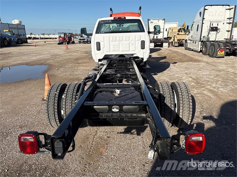 Chevrolet Silverado 5500HD Silverado 4x4 Cab and Chassis Hytter och interiör