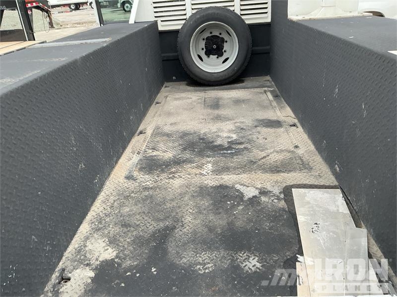 Chevrolet Silverado 5500HD 4x4 Crew Cab Service Truck Pilsētas atkritumvedēji