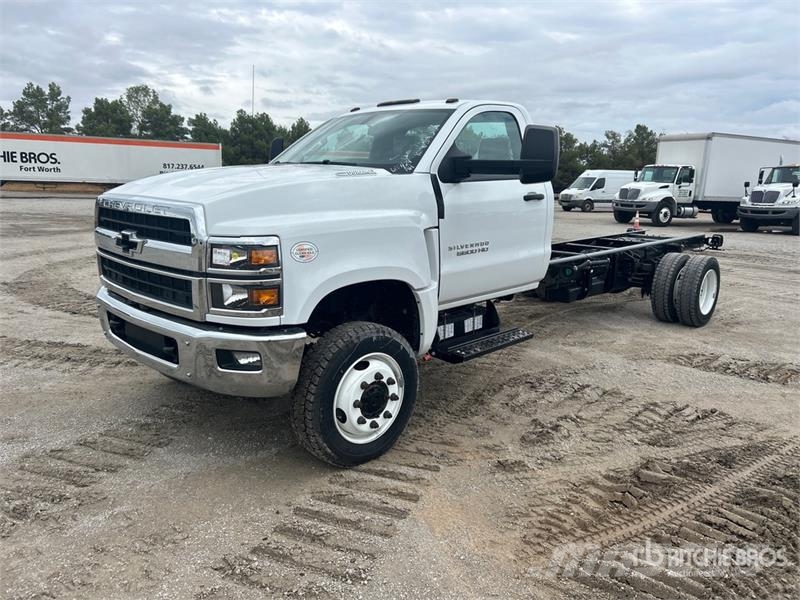 Chevrolet Silverado 5500HD 4x4 Cab and Chassis 駕駛室與內部