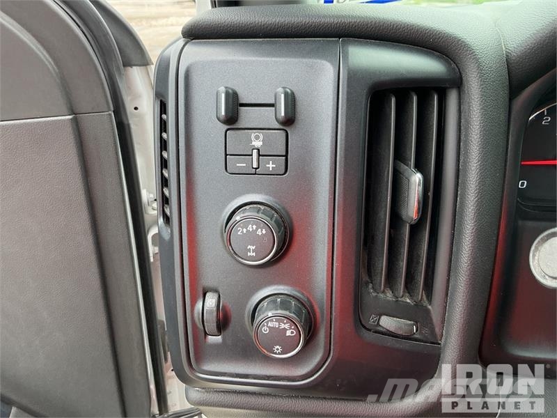 Chevrolet Silverado 5500HD 4x4 Crew Cab Service Truck Pilsētas atkritumvedēji