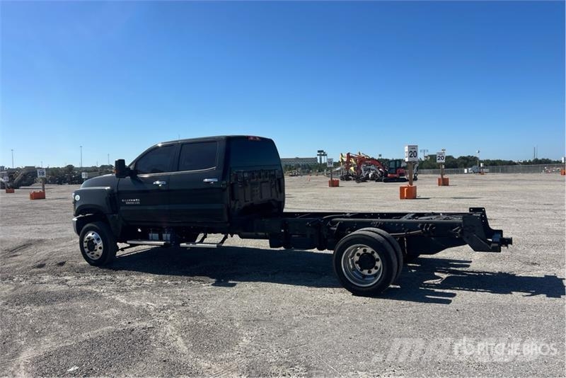 Chevrolet Silverado 5500HD 4x4 Cab and Chassis キャビン及び内装