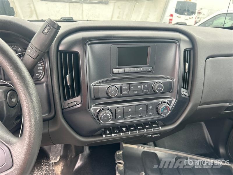 Chevrolet Silverado 5500HD 4x4 Cab and Chassis 駕駛室與內部
