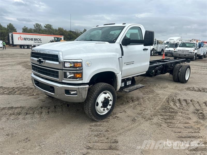 Chevrolet Silverado 5500HD 4x4 Cab and Chassis Cabins and interior