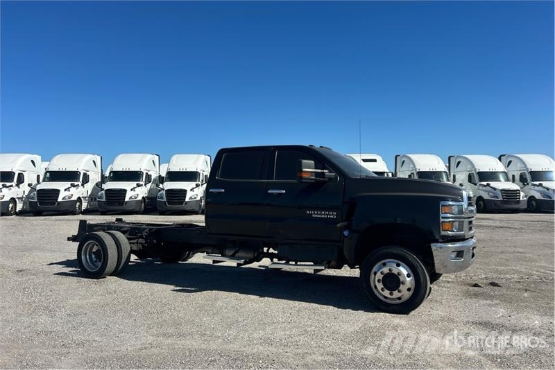 Chevrolet Silverado 5500HD 4x4 Cab and Chassis キャビン及び内装