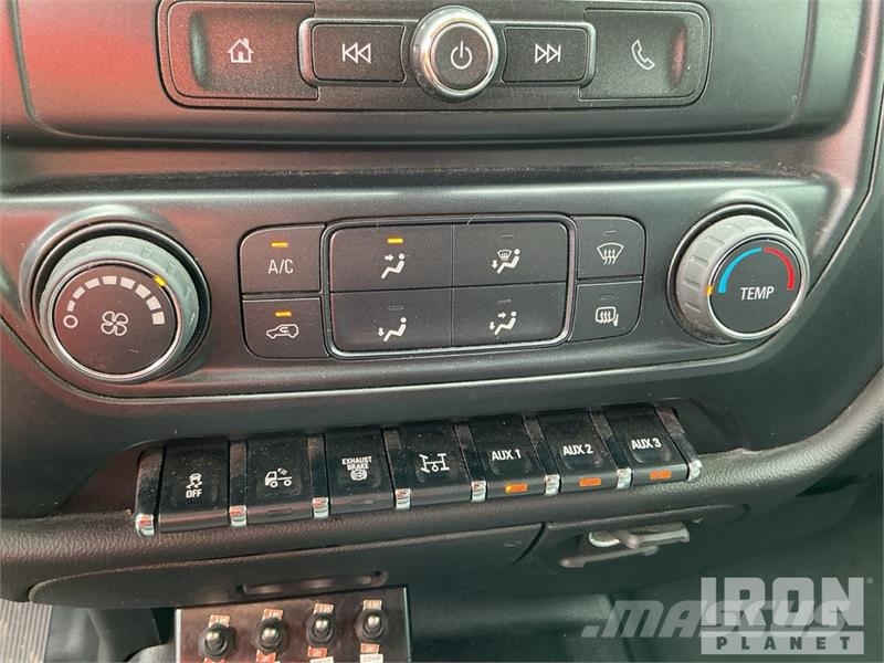 Chevrolet Silverado 5500HD 4x4 Crew Cab Service Truck Pilsētas atkritumvedēji