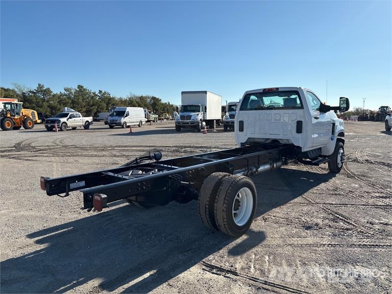 Chevrolet Silverado 5500HD Silverado 4x4 Cab and Chassis Hytter och interiör