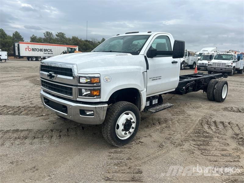 Chevrolet Silverado 5500HD 4x4 Cab and Chassis Cabins and interior