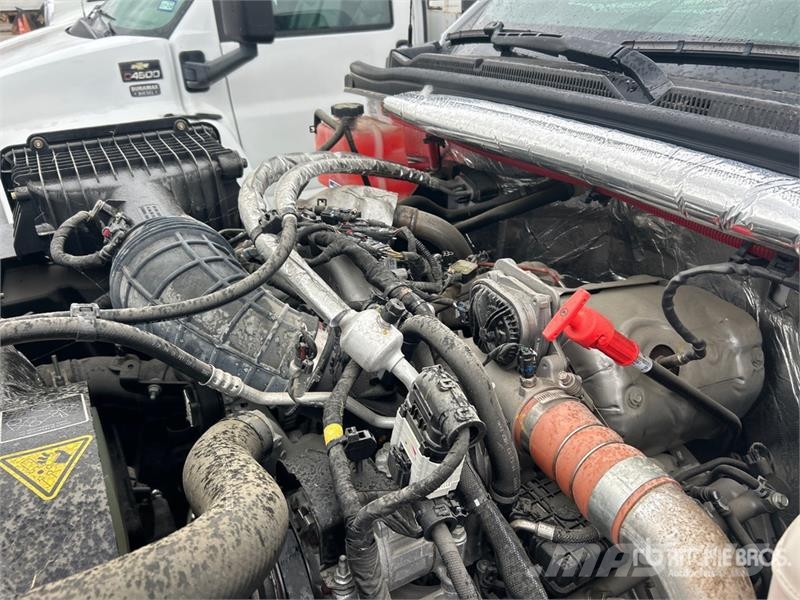 Chevrolet Silverado 5500HD 4x4 Cab and Chassis Kabine i unutrašnjost