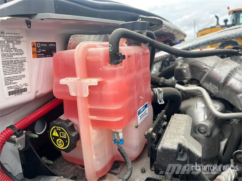 Chevrolet Silverado 5500HD 4x4 Cab and Chassis 駕駛室與內部