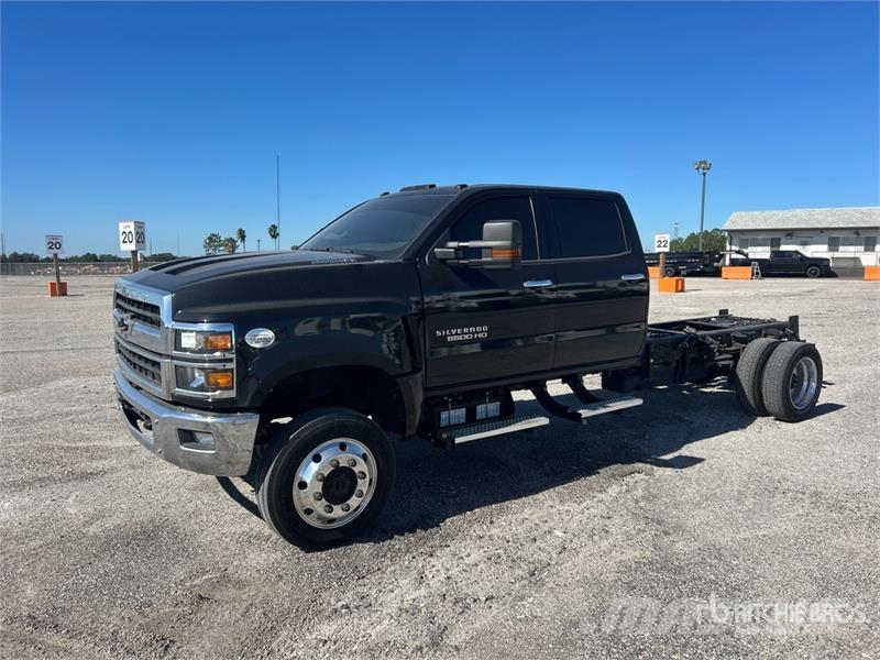 Chevrolet Silverado 5500HD 4x4 Cab and Chassis キャビン及び内装