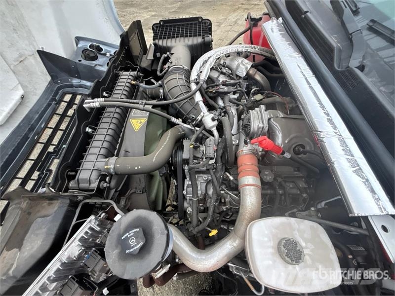 Chevrolet Silverado 5500HD 4x4 Cab and Chassis キャビン及び内装