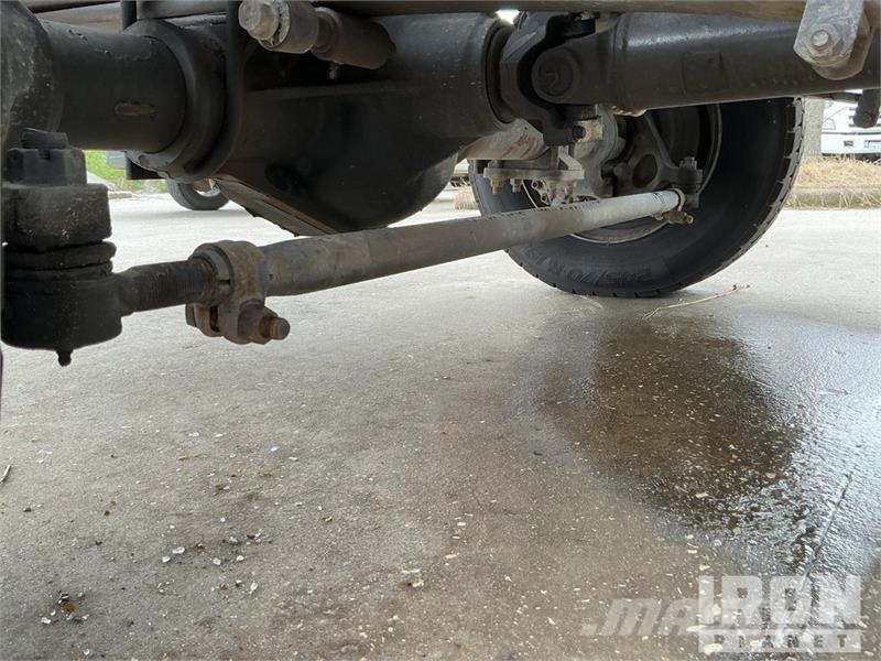 Chevrolet Silverado 5500HD 4x4 Crew Cab Service Truck Pilsētas atkritumvedēji