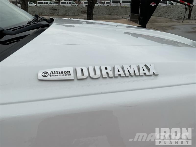 Chevrolet Silverado 5500HD 4x4 Crew Cab Service Truck Pilsētas atkritumvedēji
