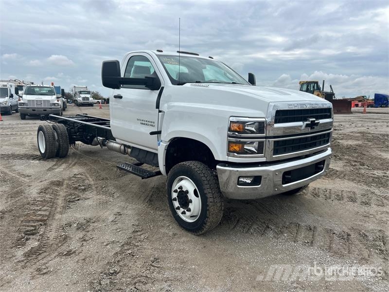 Chevrolet Silverado 5500HD 4x4 Cab and Chassis 駕駛室與內部