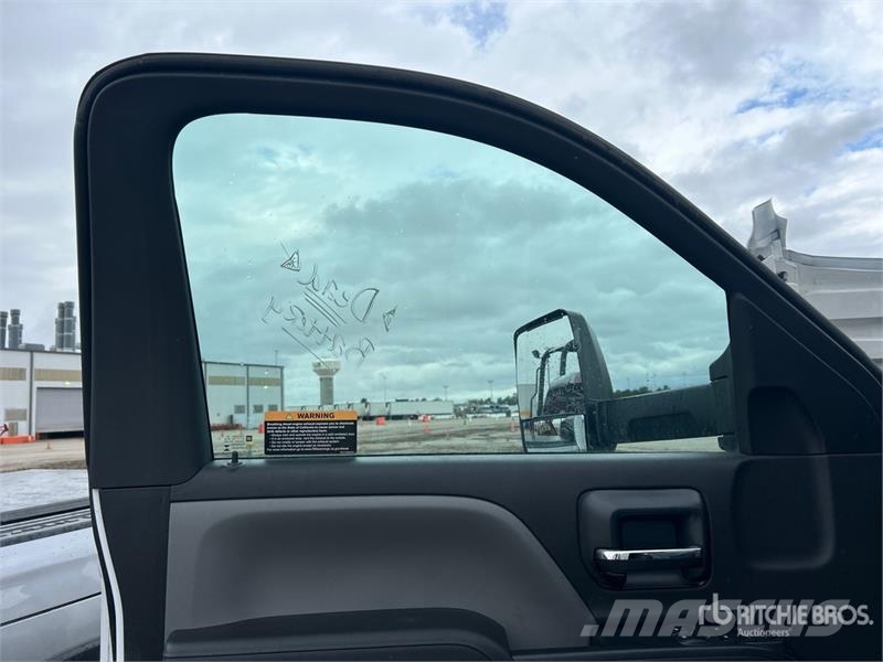 Chevrolet Silverado 5500HD 4x4 Cab and Chassis Kabine i unutrašnjost