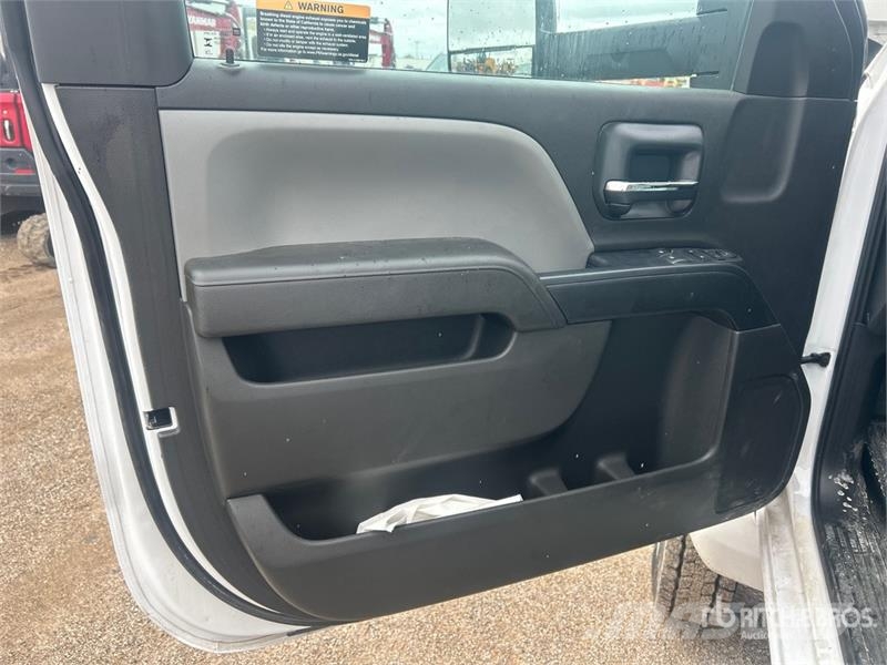 Chevrolet Silverado 5500HD 4x4 Cab and Chassis Cabins and interior