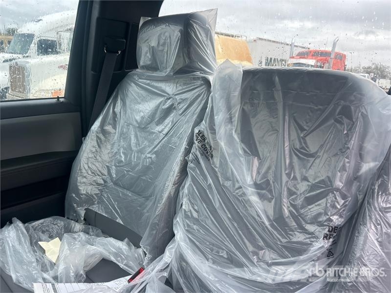 Chevrolet Silverado 5500HD 4x4 Cab and Chassis Cabins and interior